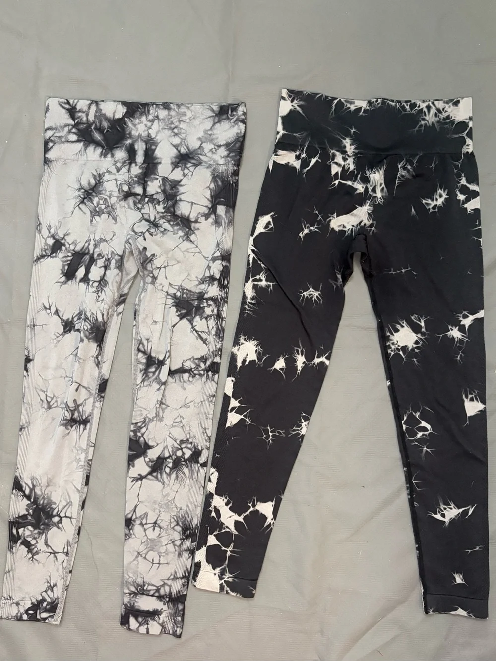 Bundle - Tie-Dye High-Waist Formfitting Butt Leggings with Butt Scrunch - M - Picture 1 of 4